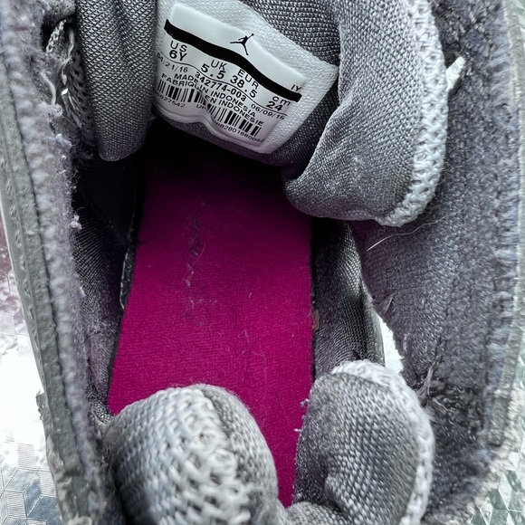 Jordan sneakers YOUTH size 6Y gray and pink - Picture 7 of 7
